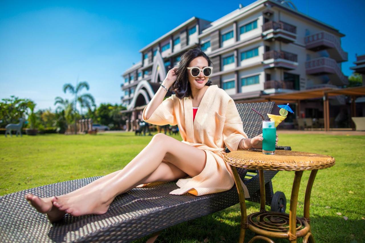 Phanomrungpuri Hotel Buriram Nangrong Kültér fotó
